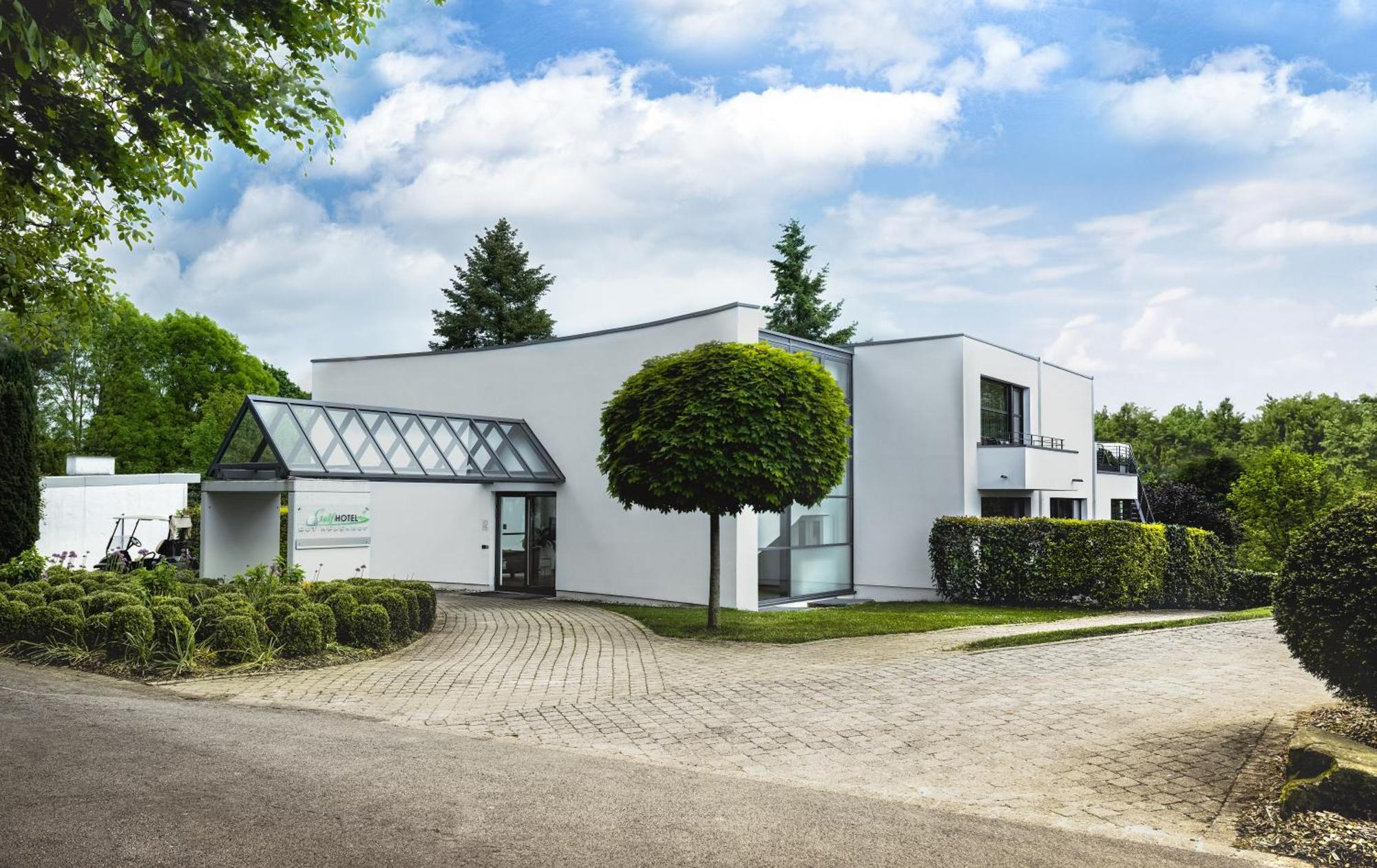 Golfhotel Gut Neuenhof Frondenberg Exterior photo